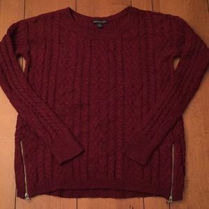 EUC American Eagle Outfitters sweater size Small